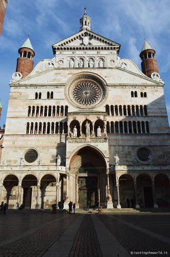 Cosa-Vedere-a-Cremona-Duomo-Cattedrale-di-Santa-Maria-Assunta.jpg